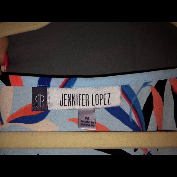 Woman’s summer blouse - Picture 2 of 4